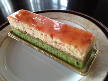 ichigosakura-cake.jpg