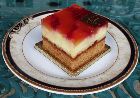 東山魁夷ケーキ　赤プレス.jpg